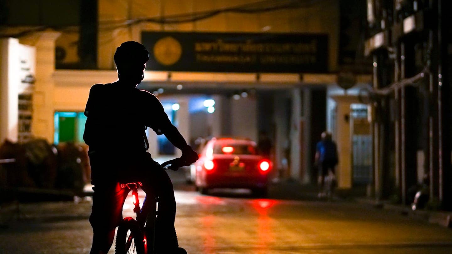 Bike Tour by Night in Bangkok & Rooftop Bar thumbnail